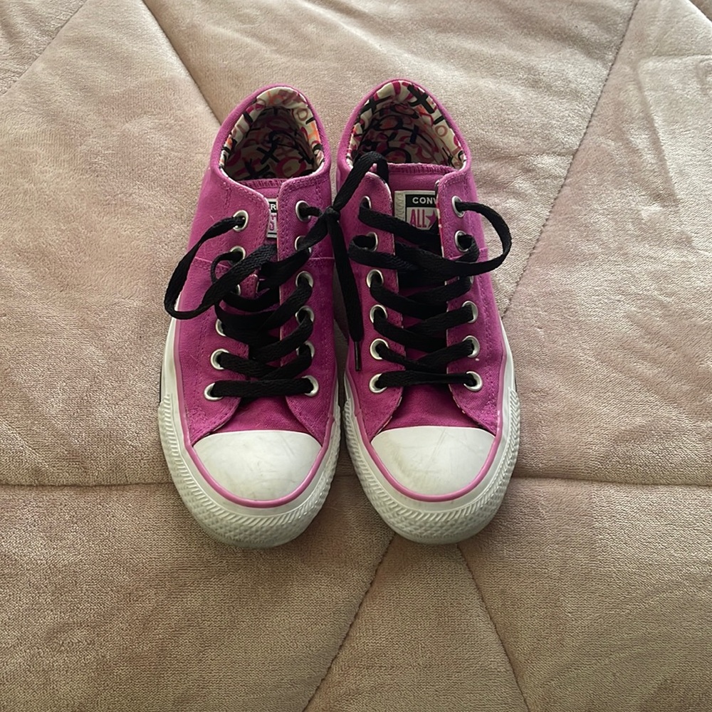 Brand new pink converse